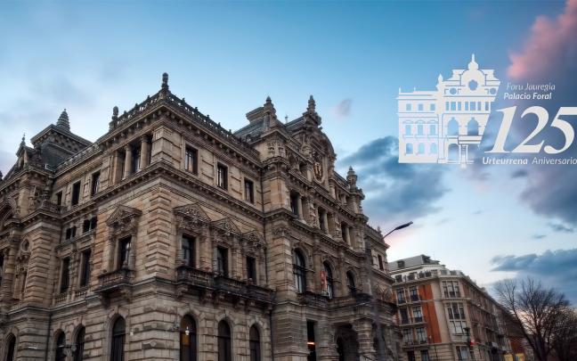 Exterior del Palacio Foral. BIZKAIA.EUS Exterior del Palacio Foral. BIZKAIA.EUS