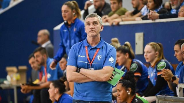 Imanol Álvarez afronta sus últimos partidos como entrenador del Bera Bera. ARNAITZ RUBIO
