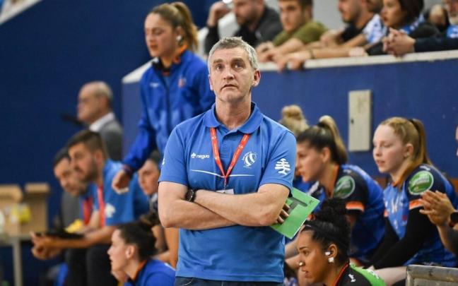 Imanol Álvarez afronta sus últimos partidos como entrenador del Bera Bera. ARNAITZ RUBIO