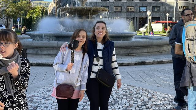 Dos chicas de la Fundación Síndrome de Down.