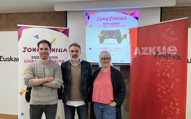 Isaac Amézaga, director de Euskera de la DFB, Iurdana Akasuso directora de Azkue Fundazioa, y Lander Unzueta de Game Erauntsia | ONDA VASCA