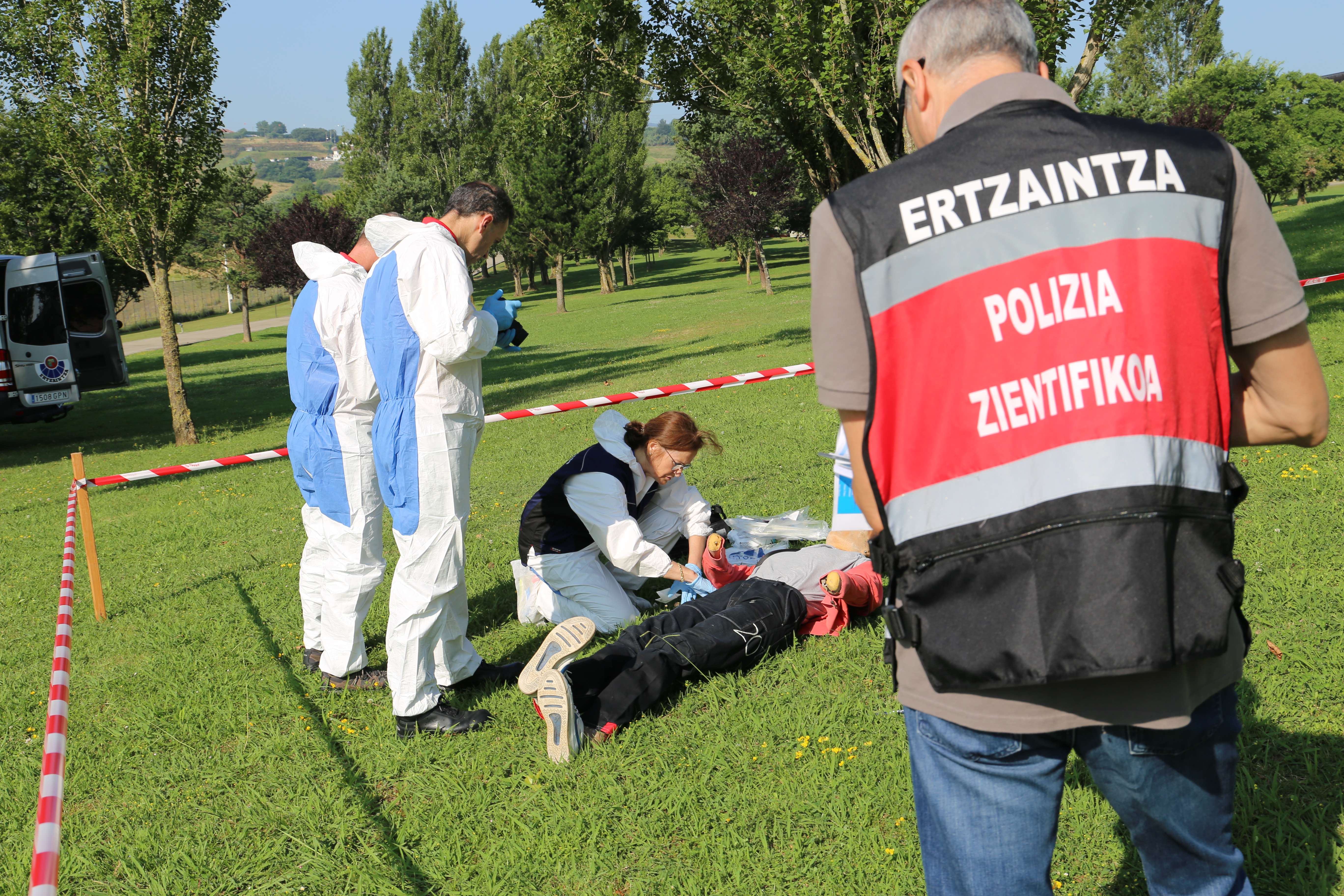 Una escena del simulacro de accidente aéreo ocurrido hoy en Erandio