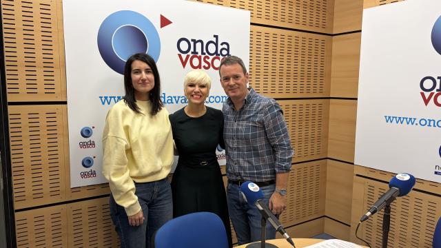 Pasión Vega en los estudios de Onda Vasca
