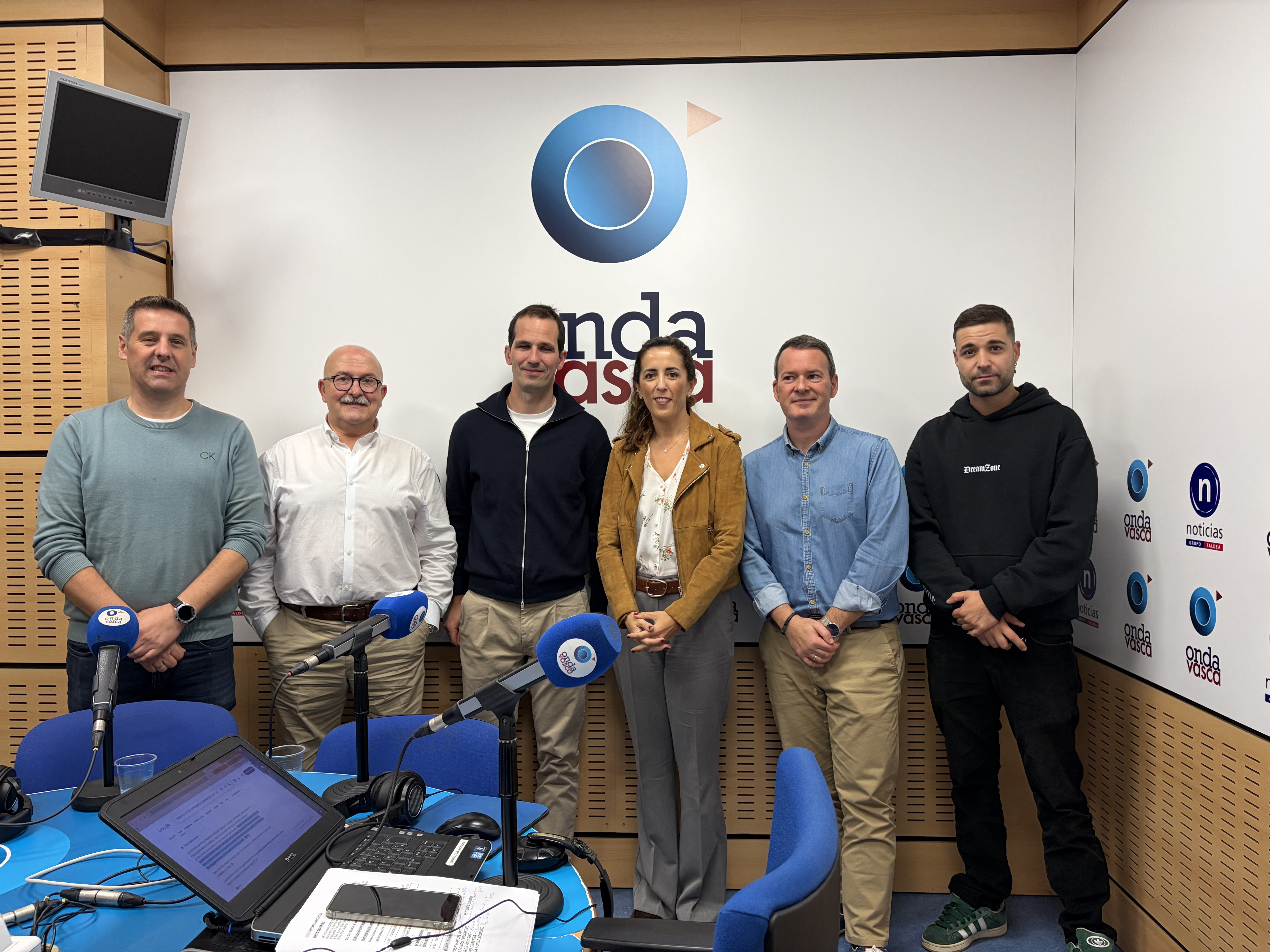 María López Negrete, José Manuel Angulo, Alfonso Fernández, Jorge Álvarez y David Cervera entrevistados en Las Mañanas de Onda Vasca