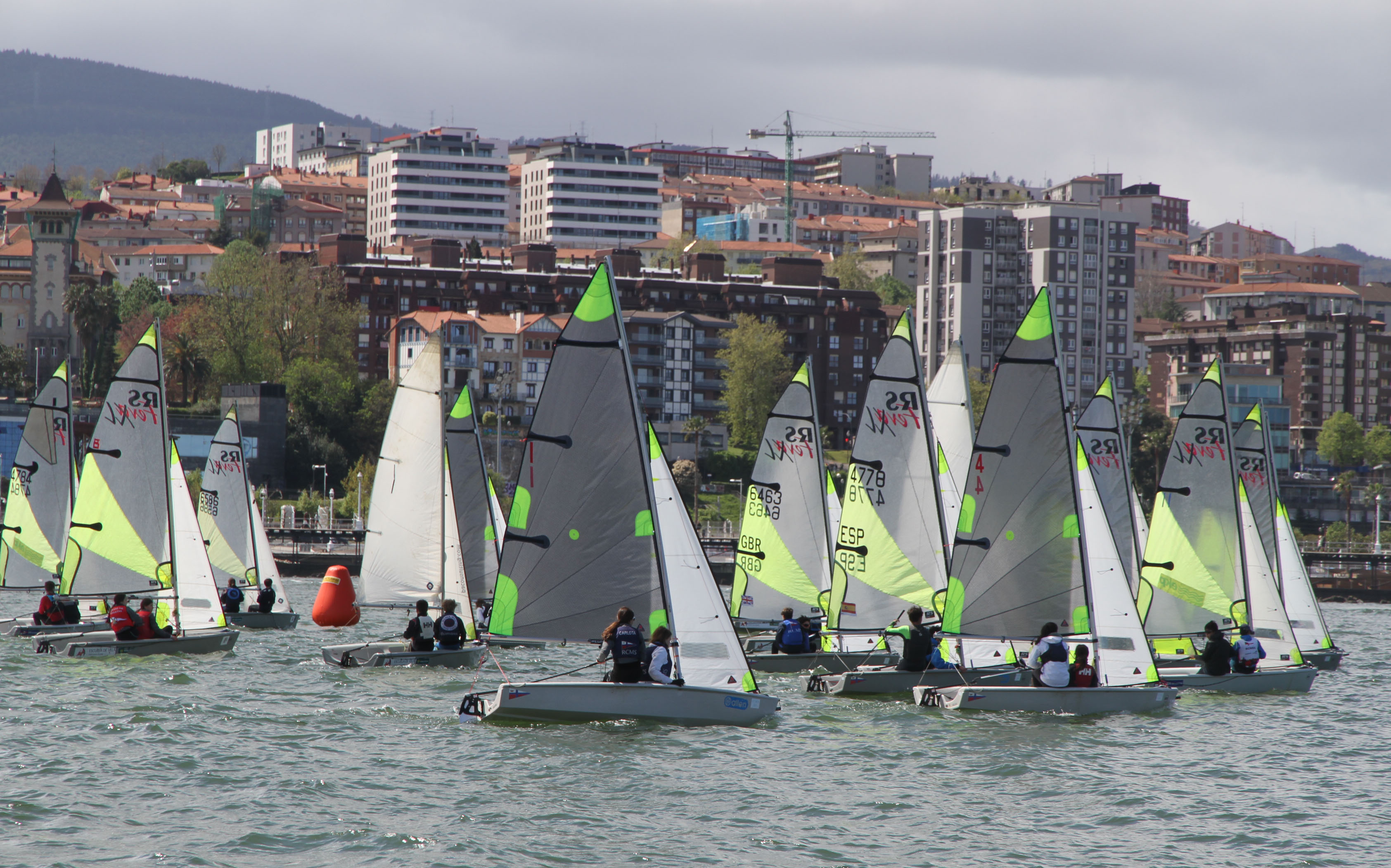 Un magnífico cierre para un clásico de la vela ligera en el Cantábrico