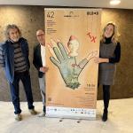 Juanjo Corrales, director del Festival de Títeres, junto a representantes de Ayuntamiento de Bilbao y Diputación Foral de Bizkaia.