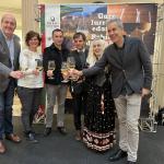 Jorge Aio y Olga Zulueta de Bilbao Centro, con Raúl Pérez Iratxeta, director de Industrias Alimentarias, y José Ignacio Junguitu, experto enólogo. 