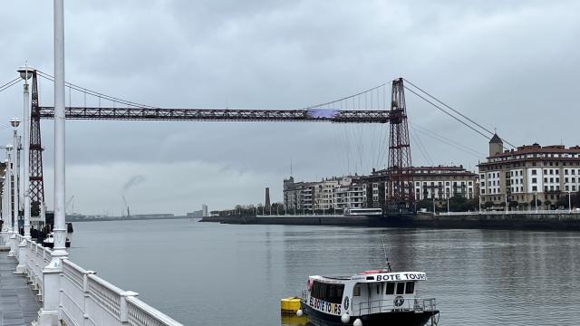 Puente Colgante con desperfectos.