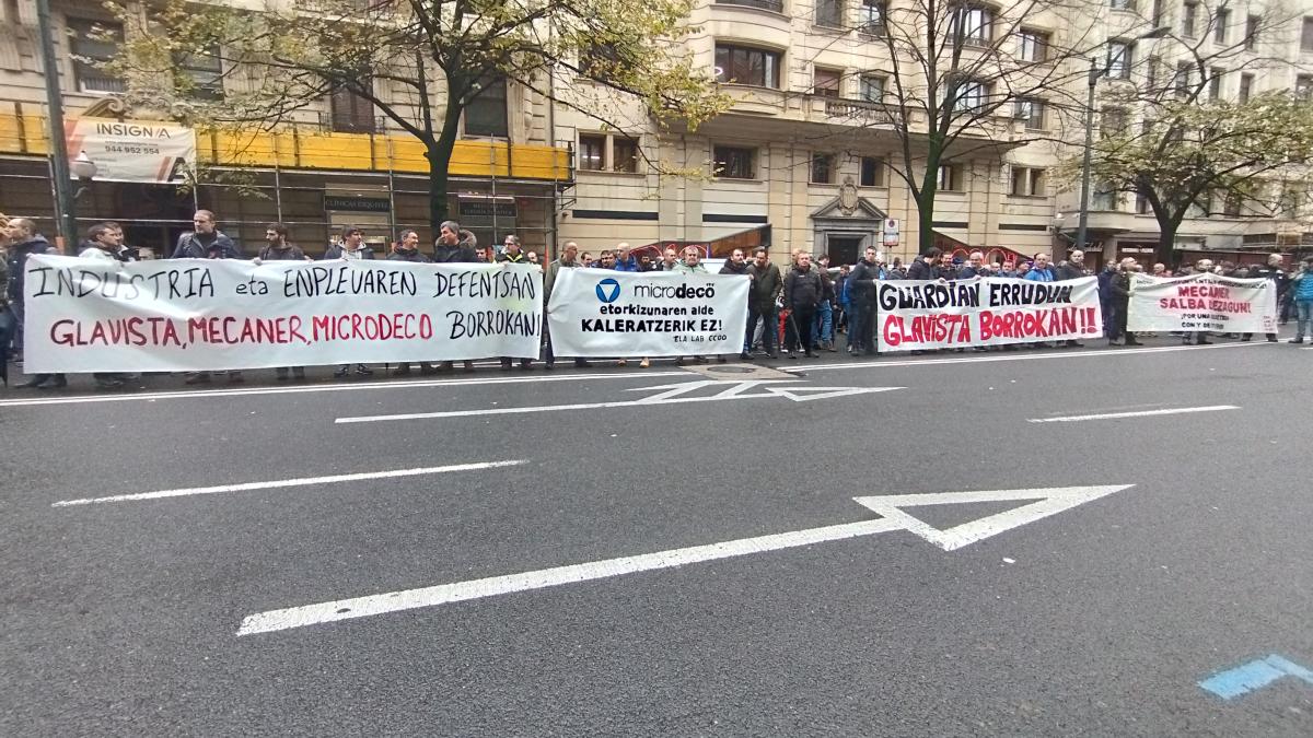 Manifestación en Bilbao de los trabajadores de Mecaner, Microdeco y Glavista