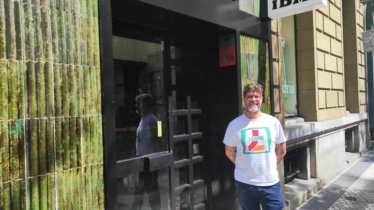 El chef Paulo Airaudo, en las puertas de Ibai. Foto: Daniel Sánchez