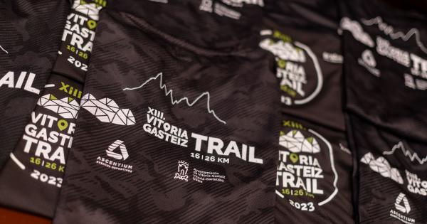Presentación de la camiseta oficial de la XIII Carrera de Montaña `Vitoria-Gasteiz Trail´. Foto: Ayuntamiento de Gasteiz