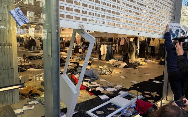 Destrozos en la tienda Pull & Bear durante la huelga del 17M | ONDA VASCA