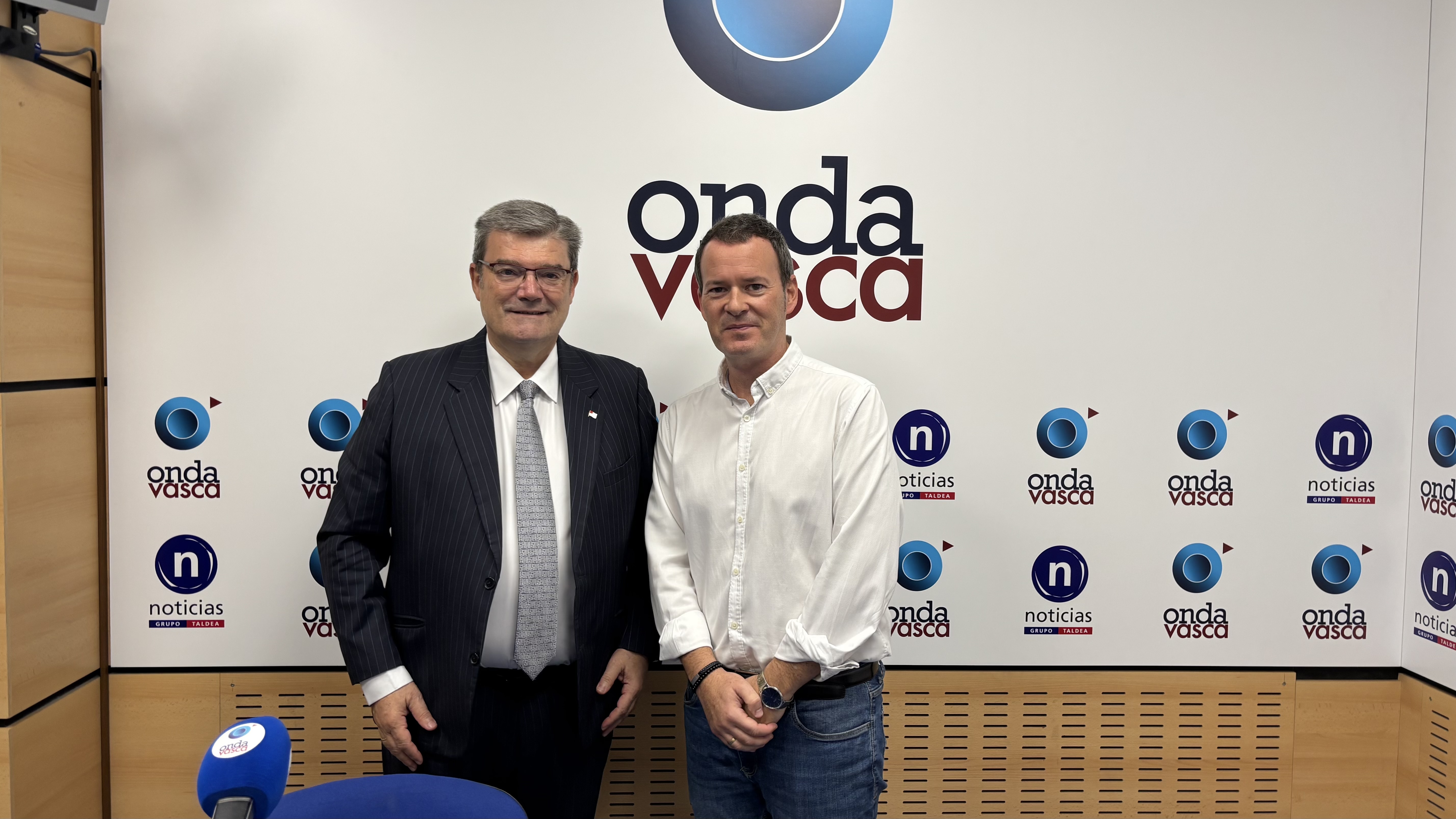 El alcalde de Bilbao, Juan Mari Aburto, en los estudios de Onda Vasca