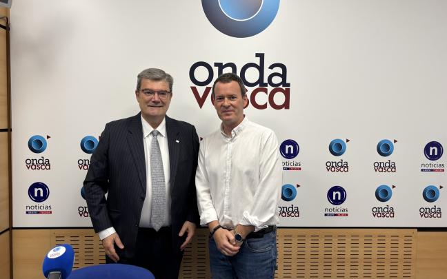 El alcalde de Bilbao, Juan Mari Aburto, en los estudios de Onda Vasca
