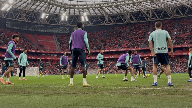 Imagen del entrenamiento a puerta abierta celebrado hoy en San Mamés