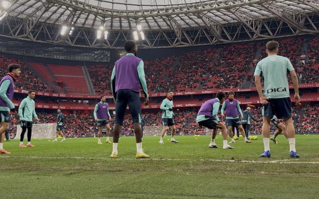 Imagen del entrenamiento a puerta abierta celebrado hoy en San Mamés