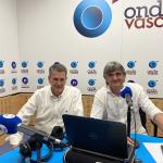 José Manuel Monje y Juan Elejalde en los estudios de Onda Vasca