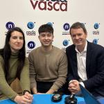 Asier Morillo junto a Iranzu Calvo y Txema Gutiérrez en los estudios de Onda Vasca