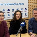 Maren junto a Iranzu Calvo y Txema Gutiérrez en los estudios de Onda Vasca