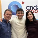 Fran Perea junto a Txema Gutiérrez e Iranzu Calvo en los estudios de Onda Vasca