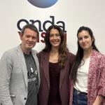 Nahikari Núñez junto a Txema Gutiérrez e Iranzu Calvo en los estudios de Onda Vasca