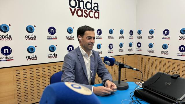 Imanol Pradales en los estudios de ONDA VASCA
