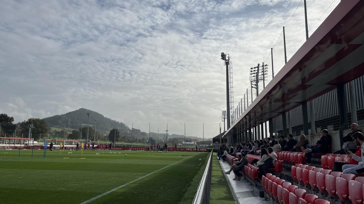 La afición ha arropado al equipo en el entrenamiento de hoy