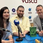 Aitor Artetxe junto a Iranzu Calvo y Txema Gutiérrez en los estudios de Onda Vasca