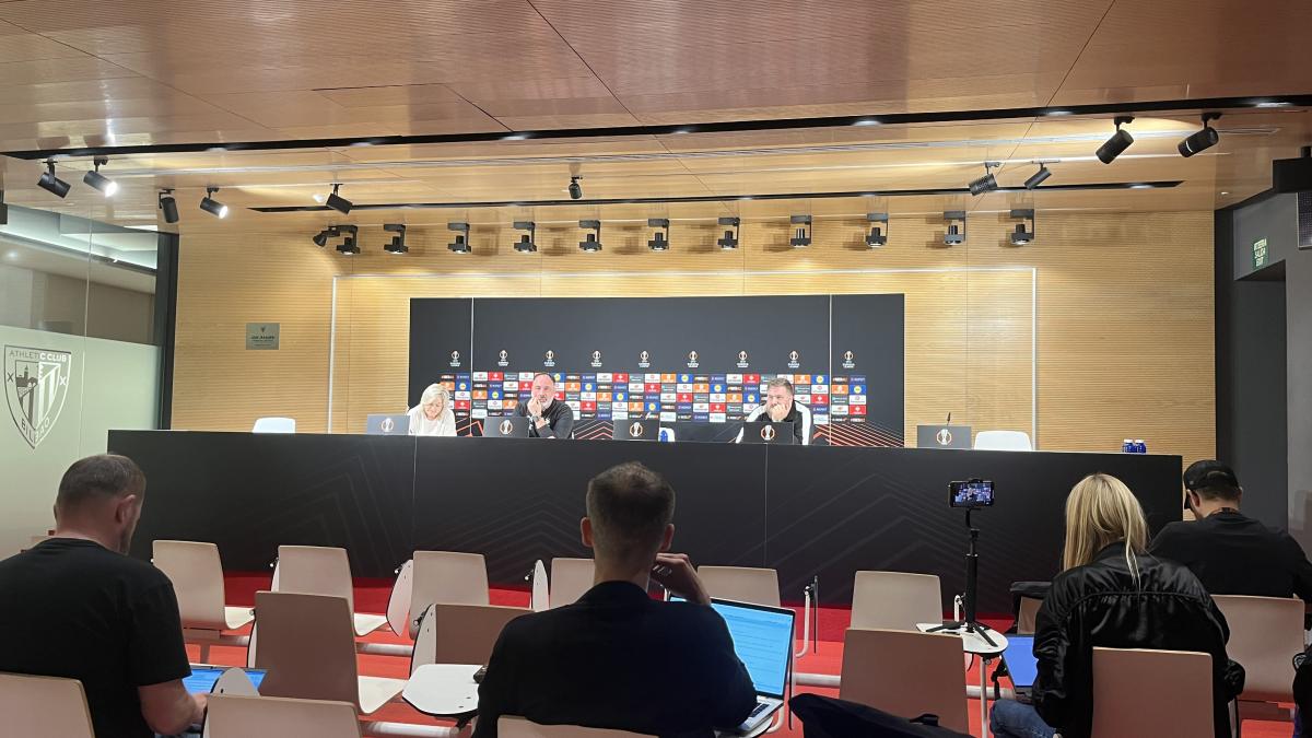 Imagen de la rueda de prensa del Slavia Praga 