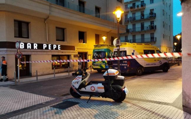 Los servicios de emergencia tratan de atender al menor. N.G.