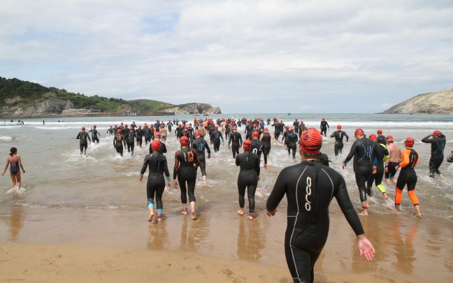 La del ‘Depor’ es una de las pruebas con más solera del circuito de aguas abiertas. Foto: Club Deportivo Bilbao