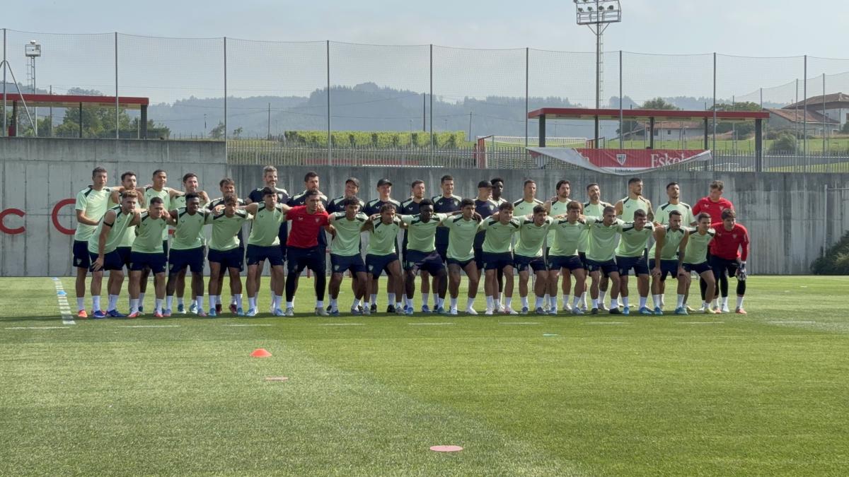 Foto de familia de la primera plantilla del Athletic / Imanol Vilella