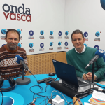 Iñaki Alonso con Txema Gutiérrez en los estudios de ONDA VASCA