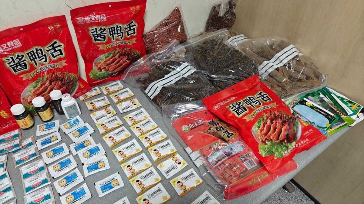 Alimentos incautados en el aeropuerto de Noáin. 