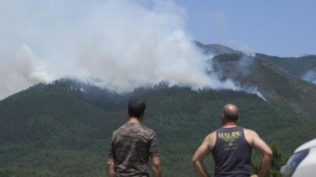 Imagen archivo: Incendio forestal en el monte Galarreta ADRIÁN RUIZ HIERRO