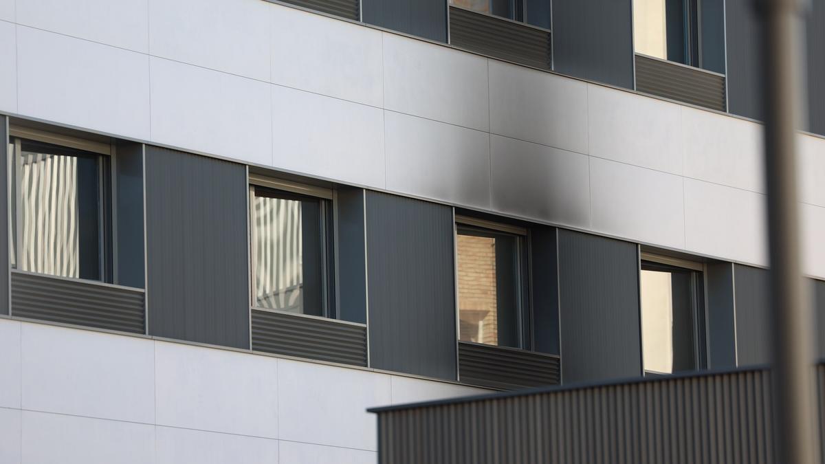 Exterior de la clínica Padre Menni de Pamplona, donde una mujer falleció el sábado en un grave incendio Unai Beroiz