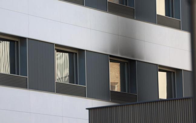 Exterior de la clínica Padre Menni de Pamplona, donde una mujer falleció el sábado en un grave incendio Unai Beroiz