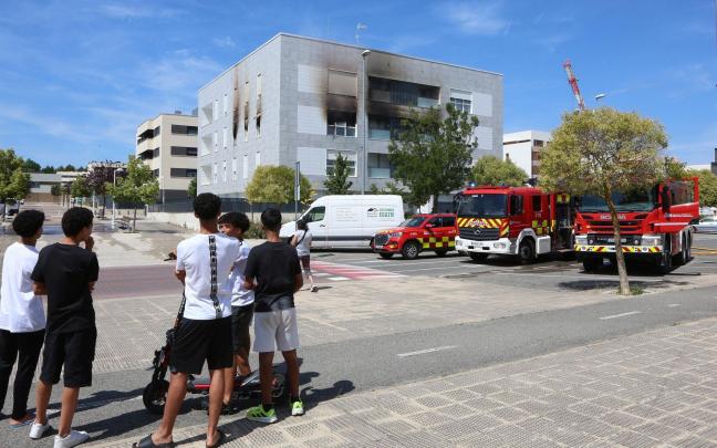 Fotos del incendio de un edificio en la Avenida de Belascoain en Ardoi (Zizur Mayor) Javier Bergasa