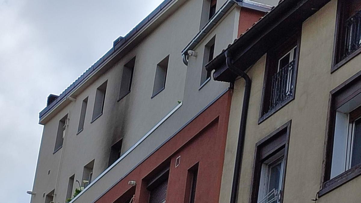 Inmueble de la calle Barrancal donde han comenzado las llamas. OV