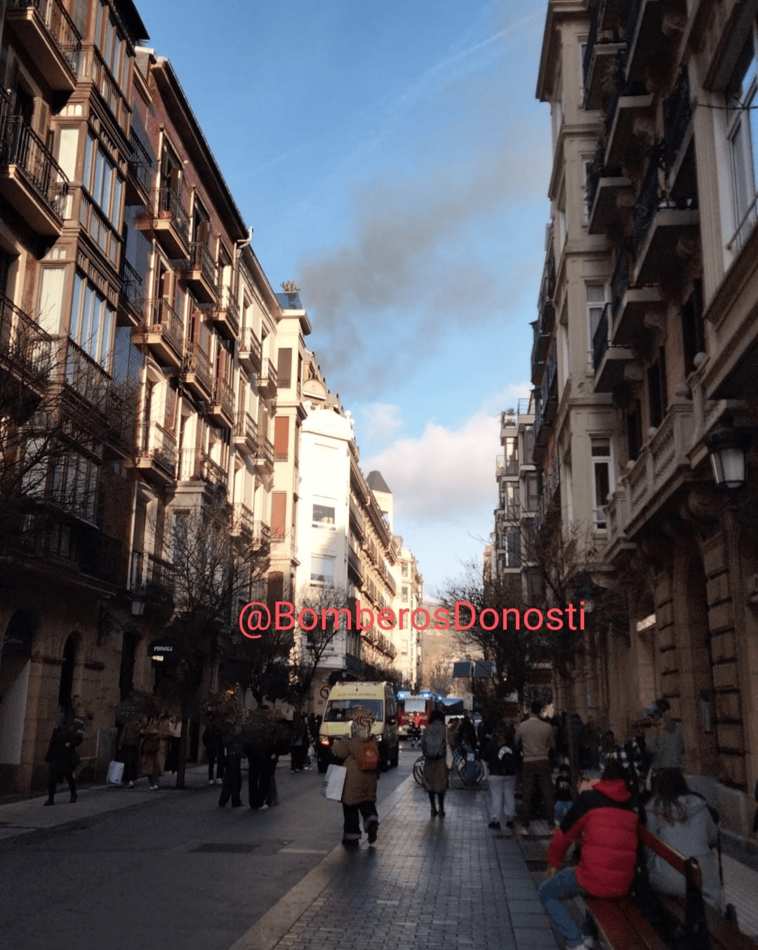 Incendio en una vivienda de Donostia. BOMBEROS DE DONOSTIA