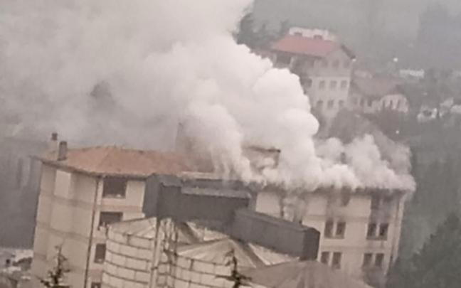 Incendio registrado en la antigua ikastola Jaso. Redacción DDN