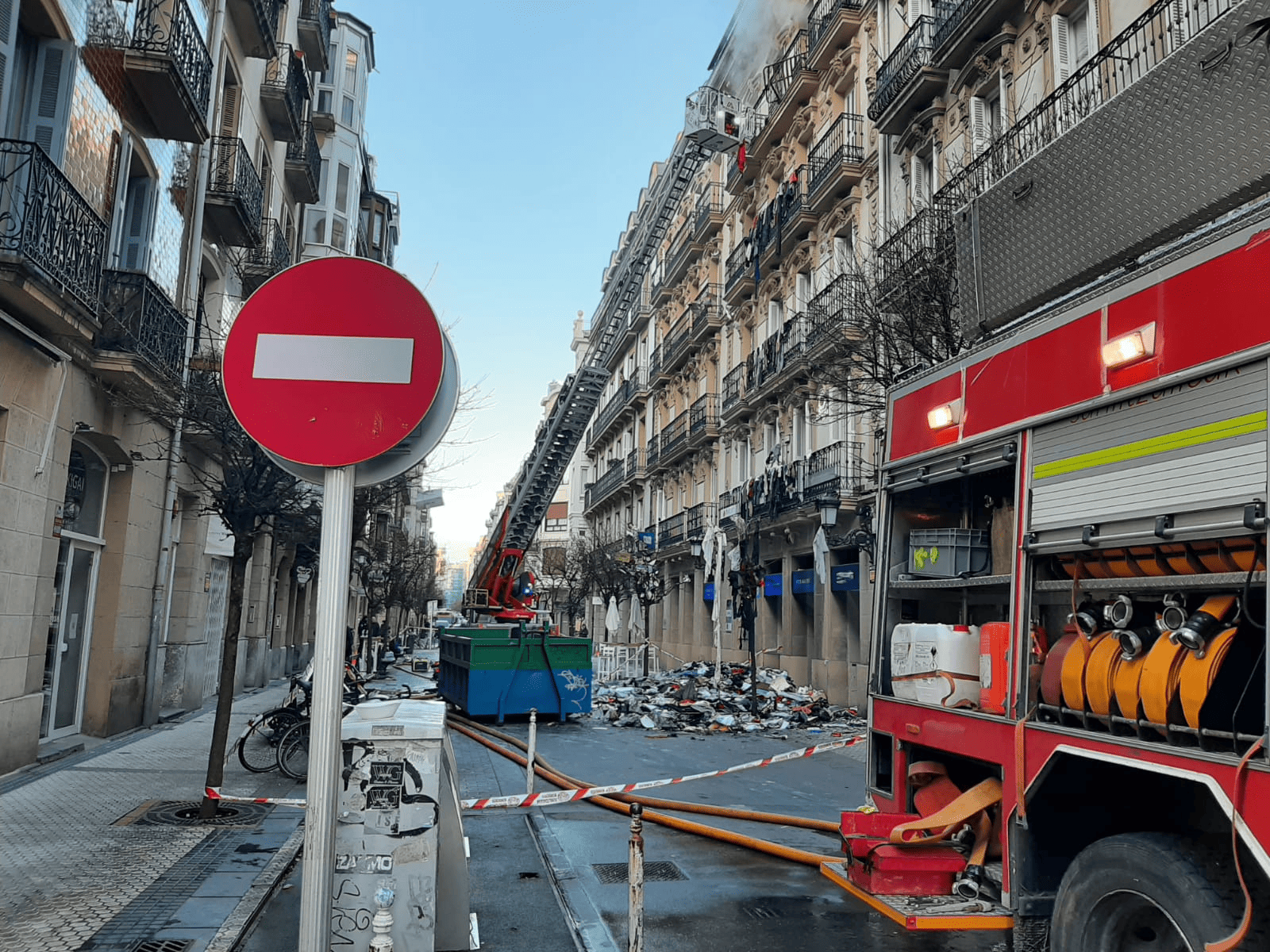 Estado del edificio incendiado en Donostia. ONDA VASCA