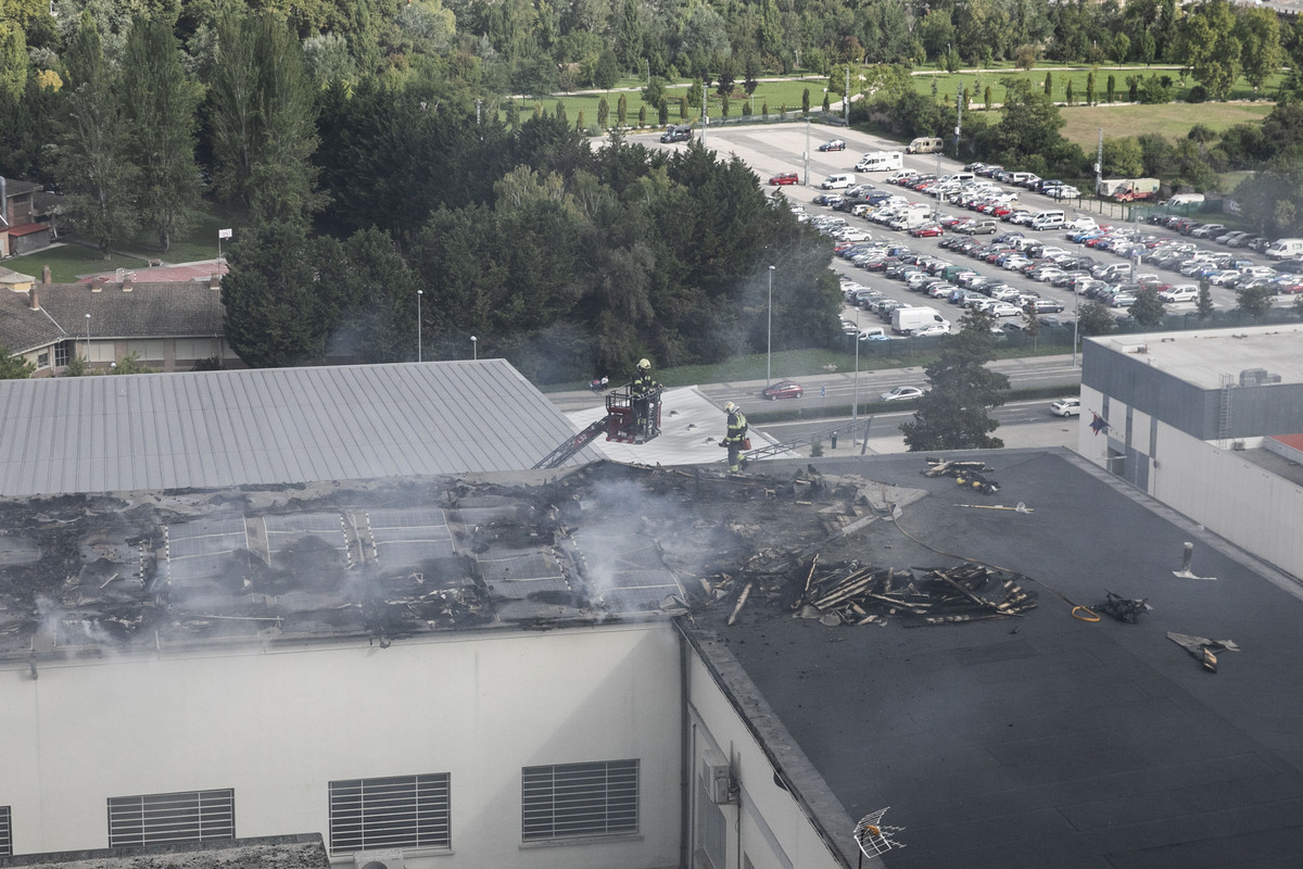 El incendio en la cubierta del edificio de la Policía Municipal de Pamplona no ha causado daños estructurales | Foto: Ayto Pamplona