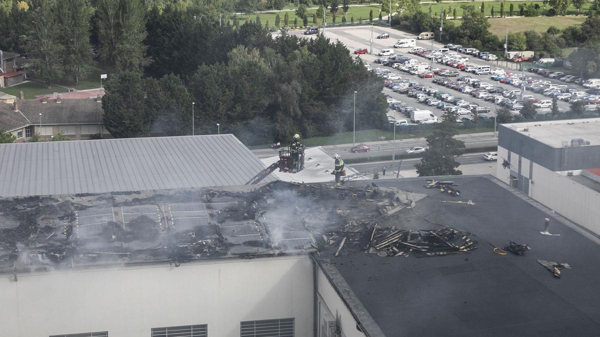 El incendio en la cubierta del edificio de la Policía Municipal de Pamplona no ha causado daños estructurales | Foto: Ayto Pamplona