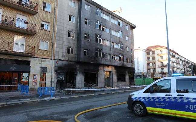 sí ha quedado el bazar incendiado en la Rochapea Javier Bergasa