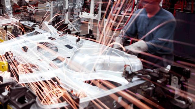 El desempleo acumula un descenso en la Comunidad foral de 385 parados, lo que supone un bajada del 1,25% menos. EP