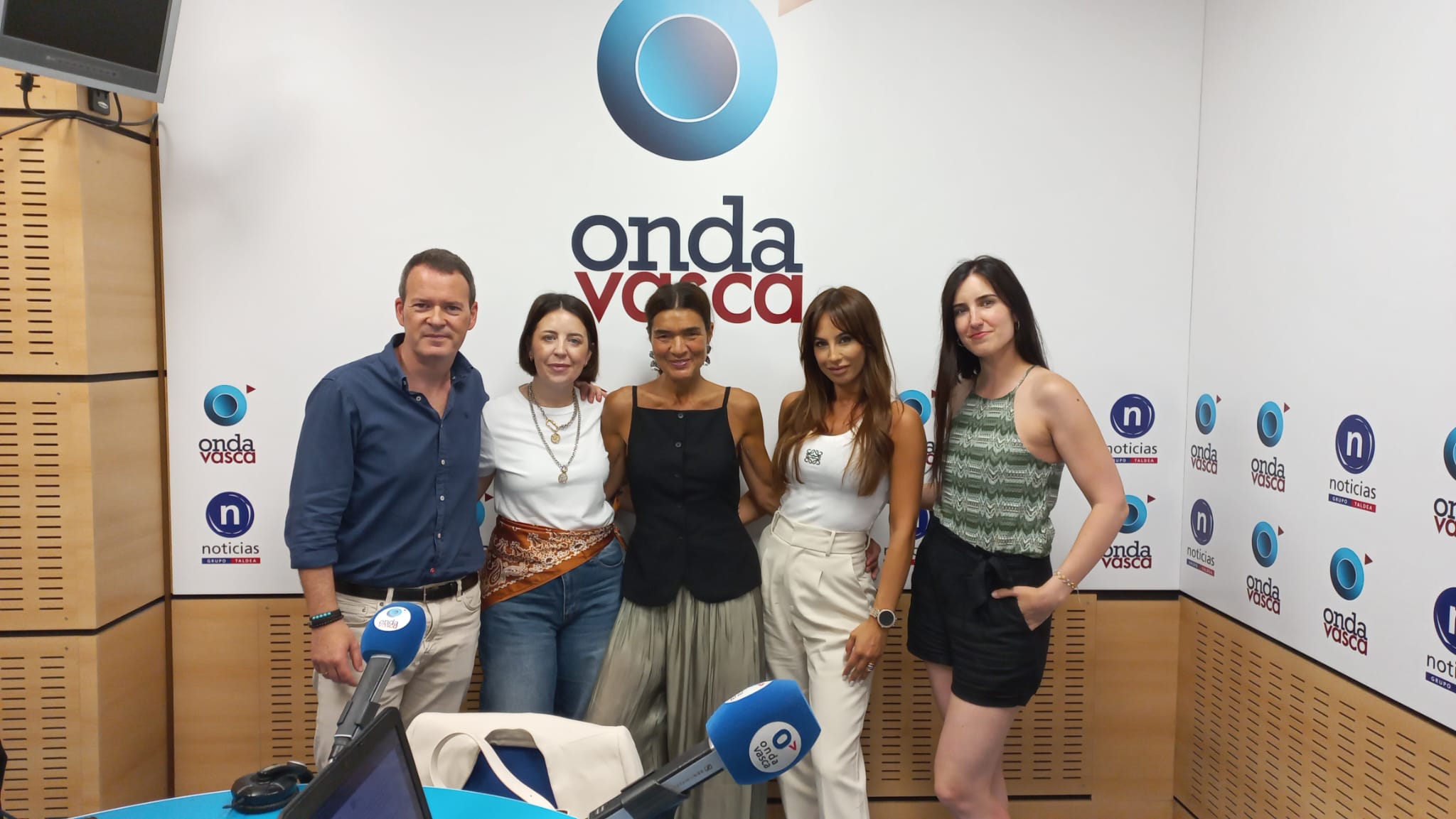 Txema Gutiérrez, Marjorie Rama, Ana Antolín, Leyre Torres e Iranzu Calvo