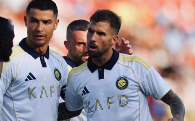 Iñigo Martínez junto a Cristiano Ronaldo en imagen en un partido con el Al-Nassr. Foto: Al-Nassr