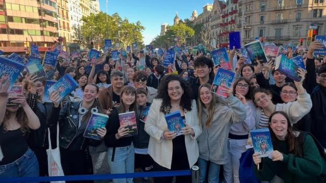 Inma Rubiales con sus seguidores en el Día del Libro Inma Rubiales con sus seguidores en el Día del Libro