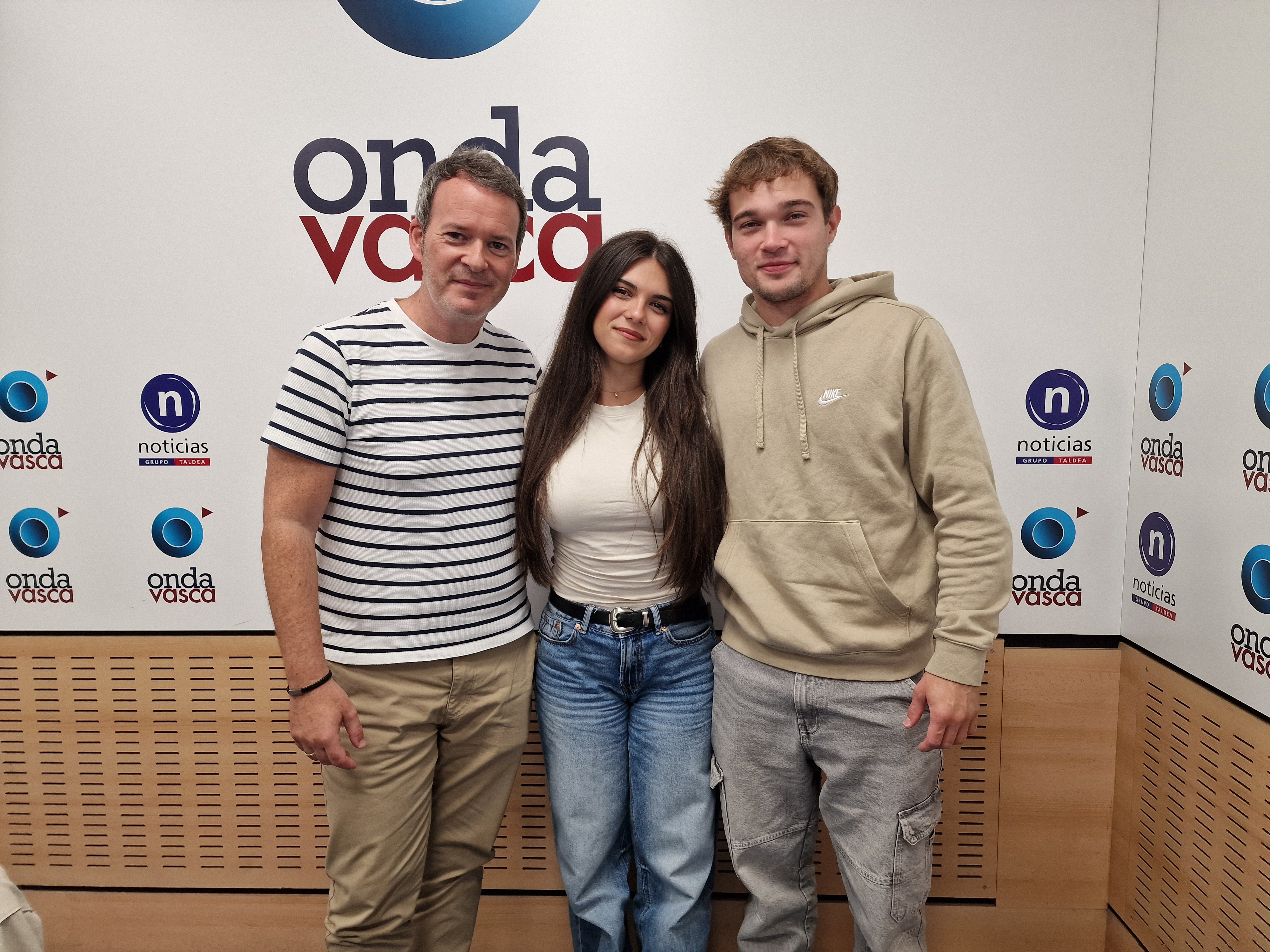 Txema Gutiérrez entrevista en Onda Vasca a Irati de la Cruz sobre su reto de ganar The Champions Burger en su Barakaldo natal